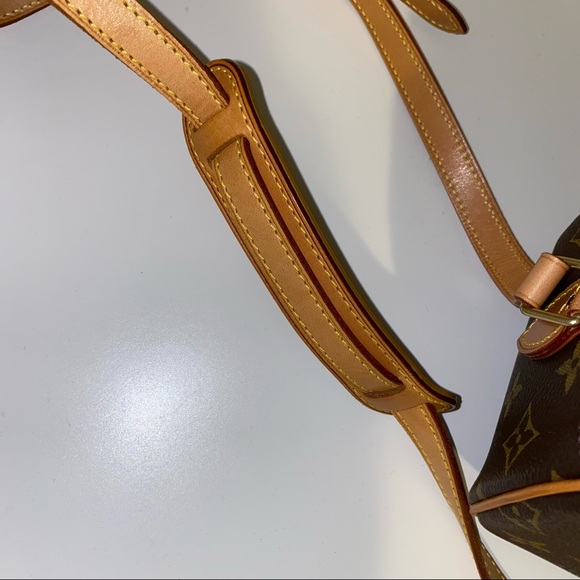 Louis Vuitton Monogram Blois Bag - Picture 9 of 10